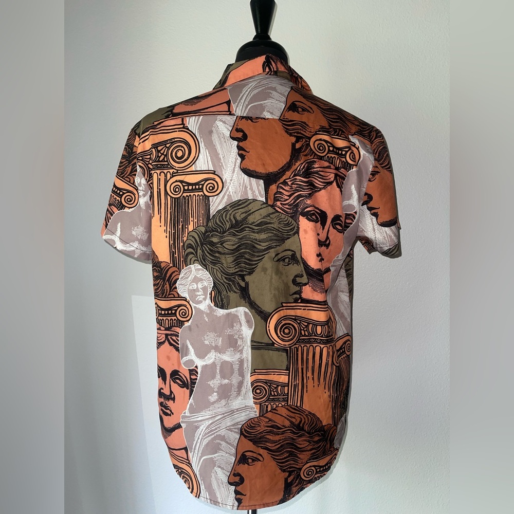 100% Polyester - Picture 2 of 2